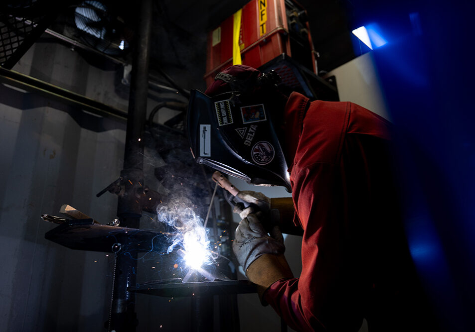 100EOSR6 trailer welder